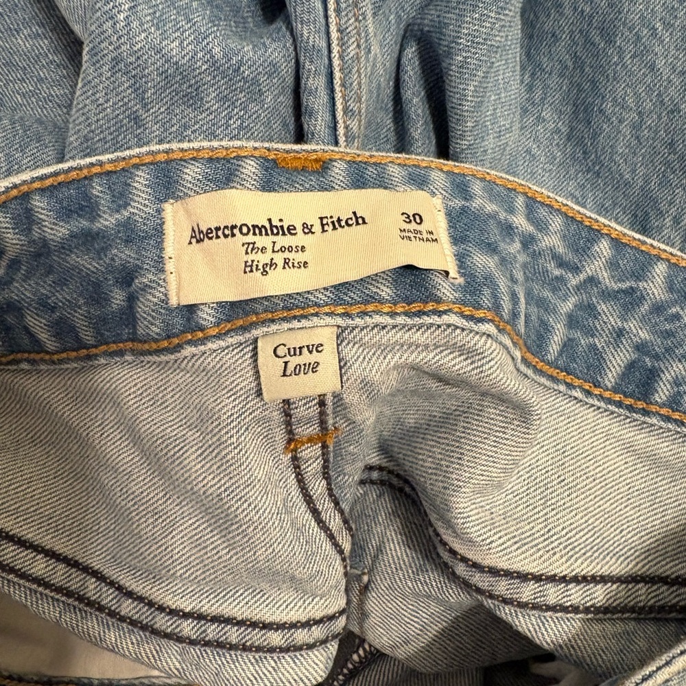 Abercrombie curve love high rise loose jean - Picture 2 of 3